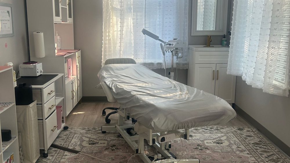 GS Eyebrow Threading
